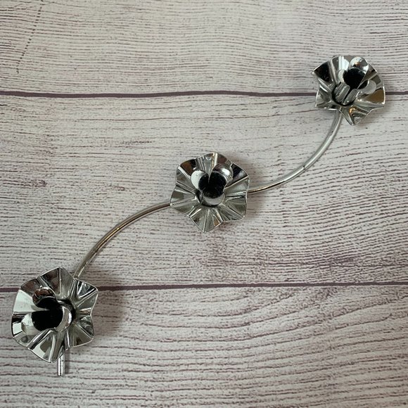 Silver Metal Candle Holder for 3 Mini Taper Candles S Shaped with 3 Flowers - Picture 1 of 11